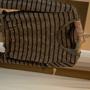 Super cute sweater elastic at waist worn once